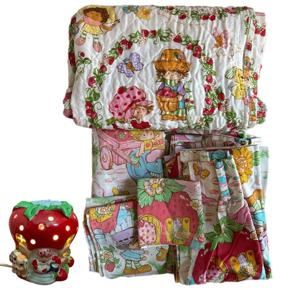 Vintage Strawberry Shortcake Bedroom Set Lamp Curtains Bed Spread Twin Sheets - Picture 8 of 16